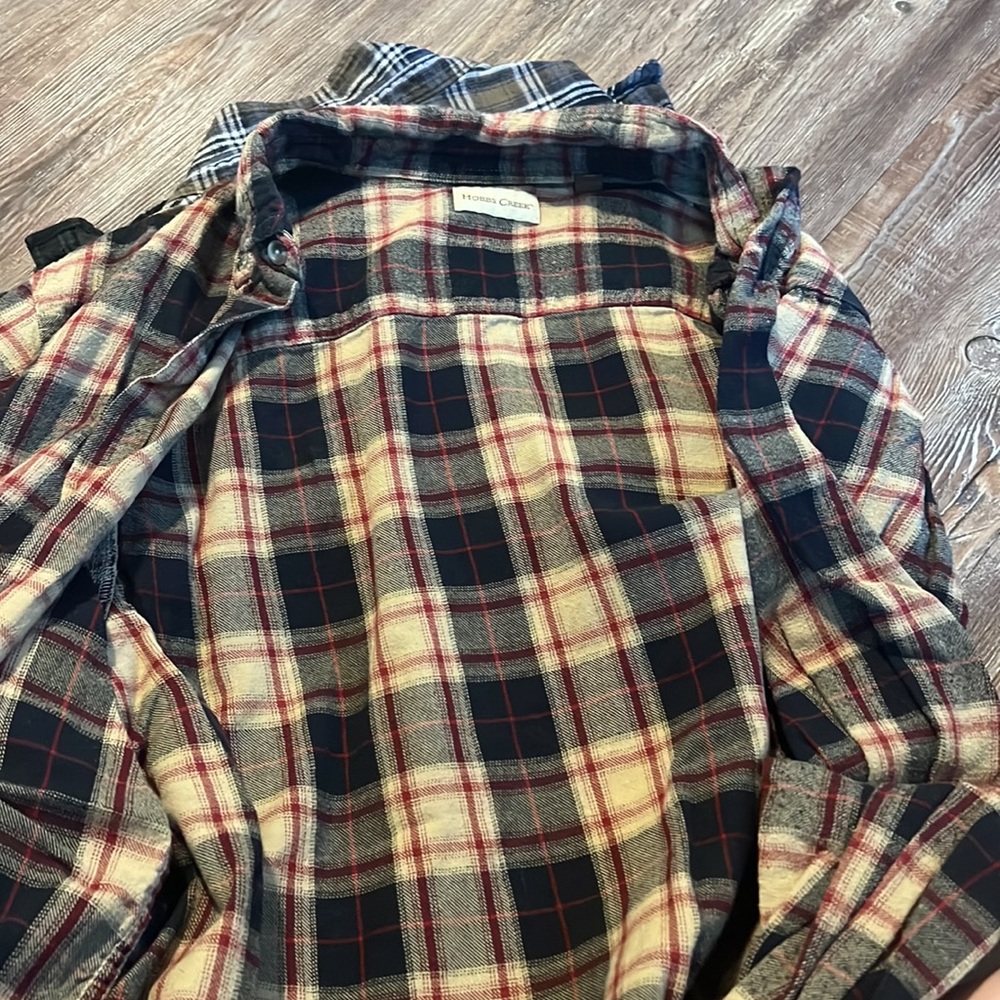 Multiple flannels - Picture 3 of 5